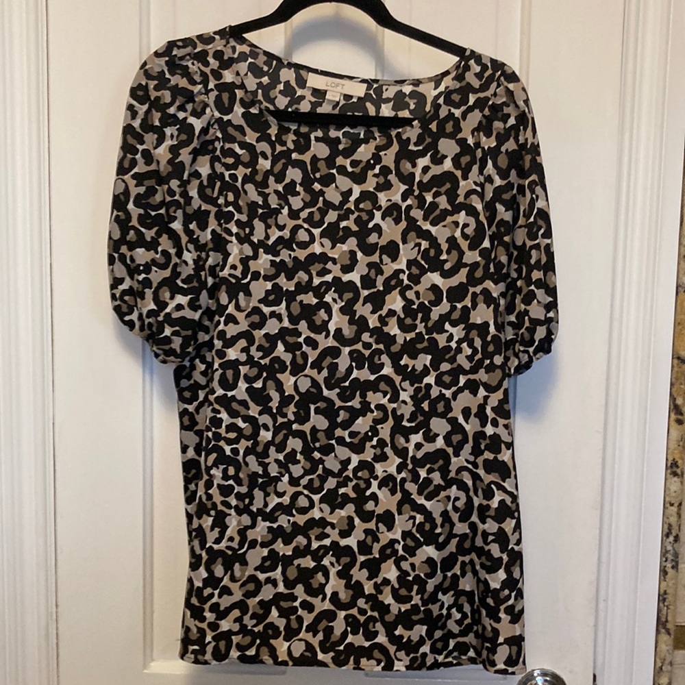 Loft animal print balloon sleeve shirt sleeve shirt; size L